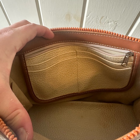 Vintage Dooney & Bourke Cream and Tan Purse - Picture 9 of 10